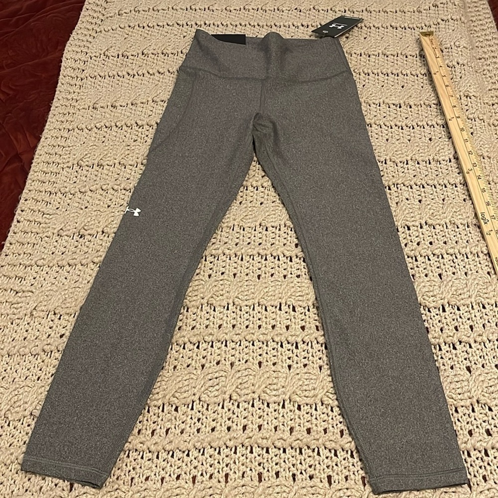 NWT Under Armour compression high-rise ankle leggings heat gear‎ women’s XS gray